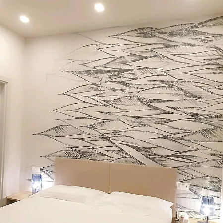 De La Depandance Di Augustus מלון