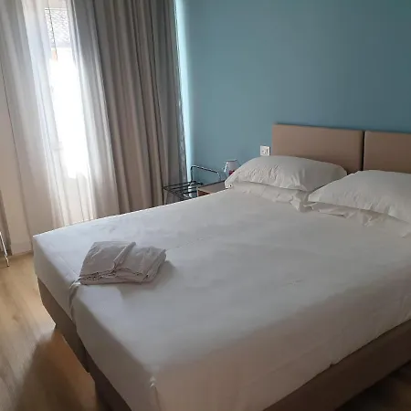 De La Depandance Di Augustus פאנו