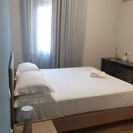 De La Depandance Di Augustus מלון