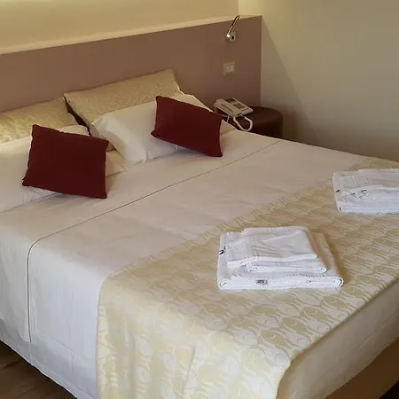 De La Depandance Di Augustus פאנו