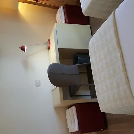 De La Depandance Di Augustus פאנו