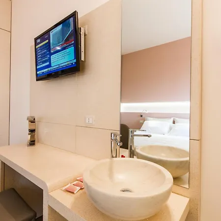 De La Depandance Di Augustus מלון 3*