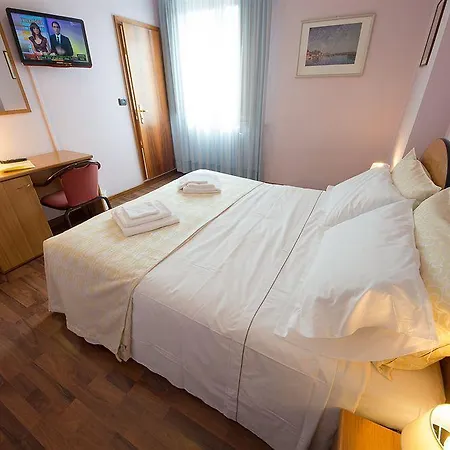 De La Depandance Di Augustus