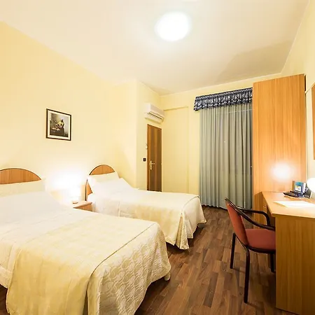 De La Depandance Di Augustus Hotel