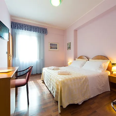 De La Depandance Di Augustus 3*